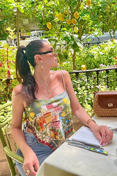 Foto 3 di Raphaella Ferrari Pornostar transexescort Roma