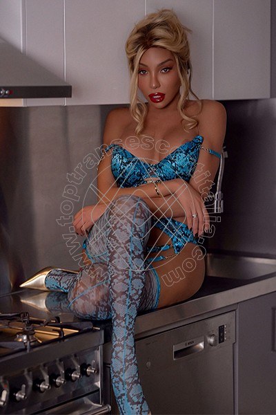 Foto 5 di Rebecca Ferraz Pornostar transexescort Roma