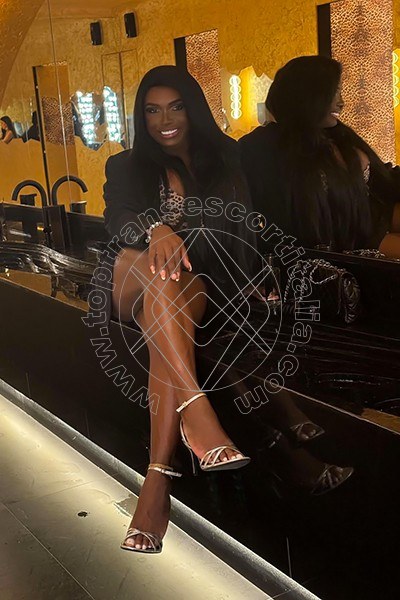 Foto 5 di Karol Bombom transexescort Londra
