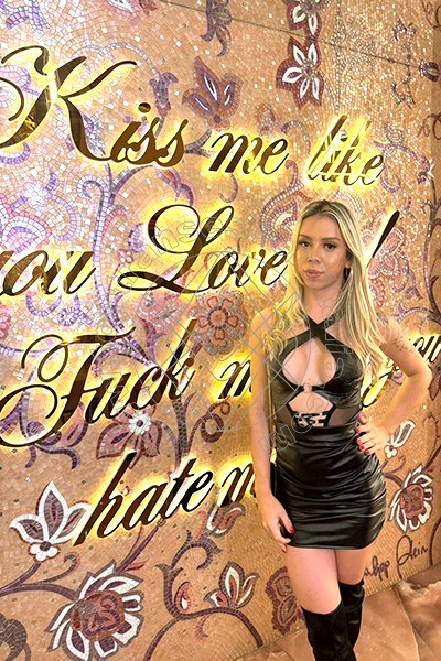 Foto 43 di Pornostar Riane Mello transexescort Milano