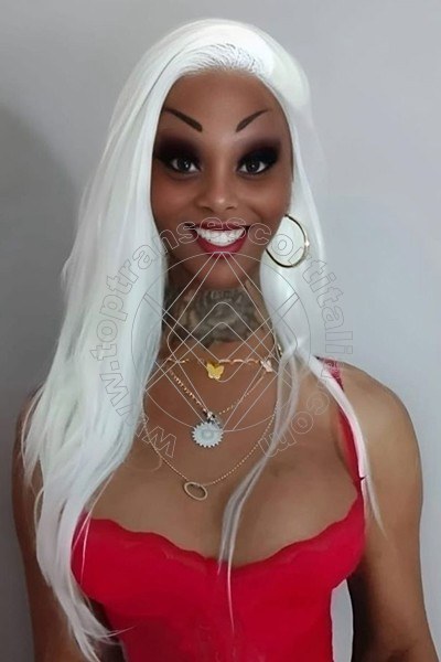 Foto 7 di Virna La Super Dotata transexescort Milano
