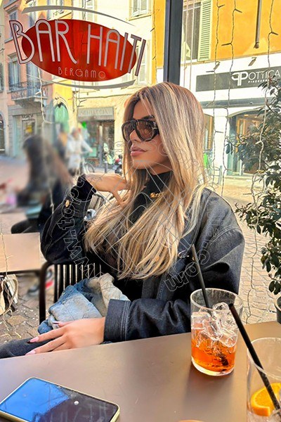 Foto 143 di Rafaella Menicucci Xxl transexescort Milano