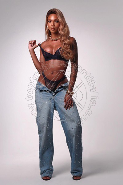 Foto 12 di Antonella Veloso transexescort Varese