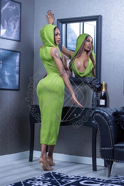 Foto 42 di Barbie Black transexescort Milano