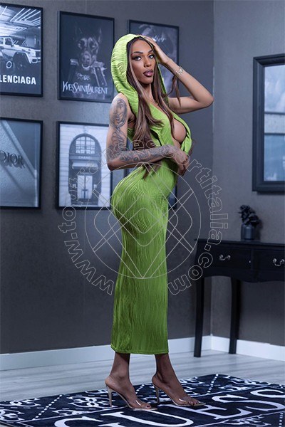 Foto 45 di Barbie Black transexescort Milano