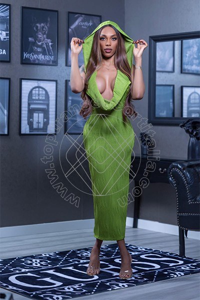 Foto 47 di Barbie Black transexescort Milano
