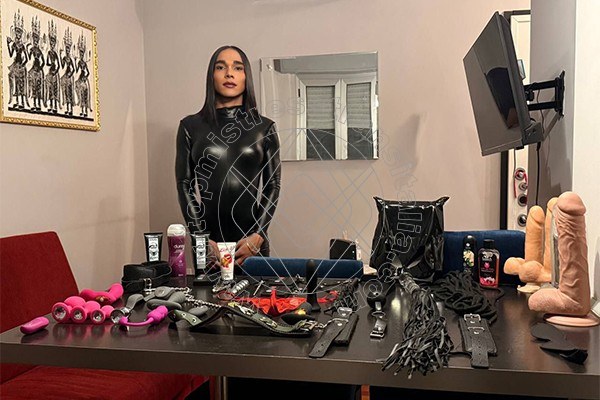 Foto 5 di Bella Dominatrix transexescort Milano