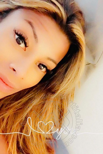 Foto selfie 18 di Miriany Ribeiro Pornostar transexescort Perugia