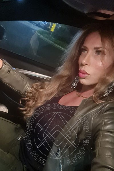 Foto selfie 58 di Pamela L' Italiana Piu' Calda transexescort Firenze