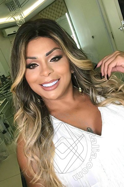 Foto selfie 30 di Thayla Santos Pornostar transexescort Milano