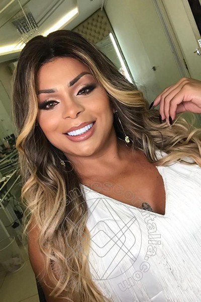 Foto selfie 29 di Thayla Santos Pornostar transexescort Milano