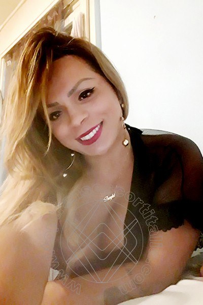 Foto selfie 41 di Thayla Santos Pornostar transexescort Milano