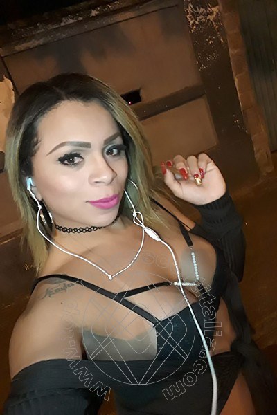 Foto selfie 36 di Thayla Santos Pornostar Brasiliana transexescort Milano