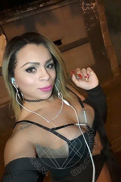 Foto selfie 36 di Thayla Santos Pornostar transexescort Milano