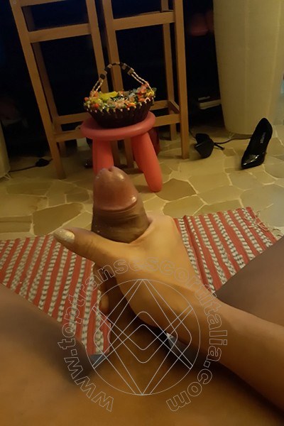 Foto selfie hot 3 di Izabelli Frazao Pornostar transexescort Milano