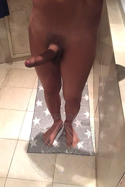 Foto selfie hot 43 di Samantha Dumont transexescort Riccione