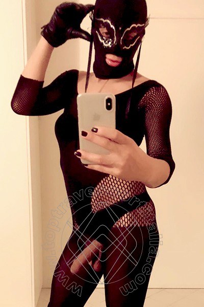 Foto selfie hot 26 di Samantha Dumont transexescort Riccione