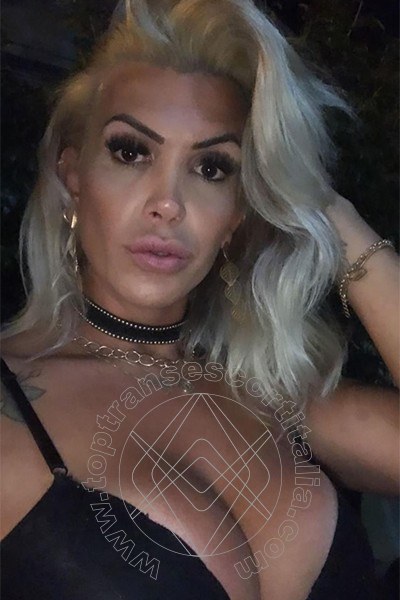 Foto selfie di Julie Berdu Pornostar transexescort Parigi