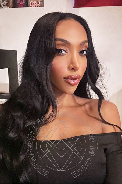 Foto selfie 17 di Naomi Closed transexescort Milano