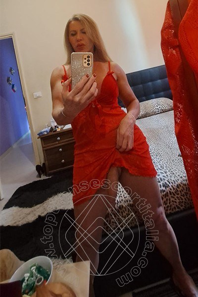 Foto selfie hot 8 di Selenia Blond transexescort Siena