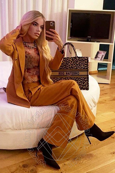 Foto selfie 101 di Rafaella Menicucci Xxl transexescort Napoli