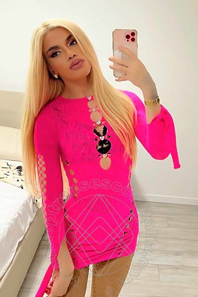 Foto selfie 93 di Rafaella Menicucci Xxl transexescort Napoli