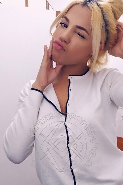 Foto selfie 22 di Sofia Rabello transexescort Milano