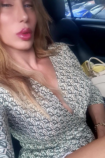 Foto selfie 27 di Pamela L' Italiana Piu' Calda transexescort Firenze