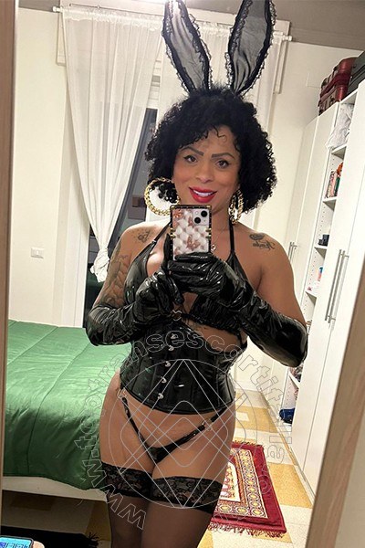 Foto selfie 3 di Thayla Santos Pornostar Brasiliana transexescort Milano