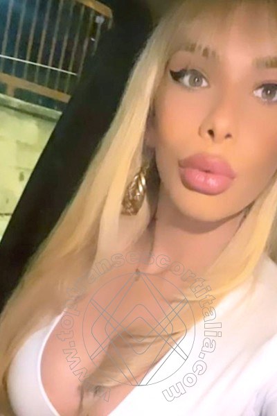 Foto selfie 16 di Biondina Napoletana transexescort Perugia