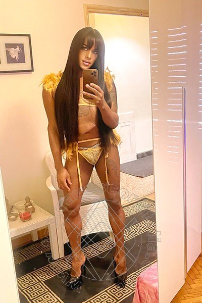 Foto selfie 2 di Laura Cubana transexescort Milano