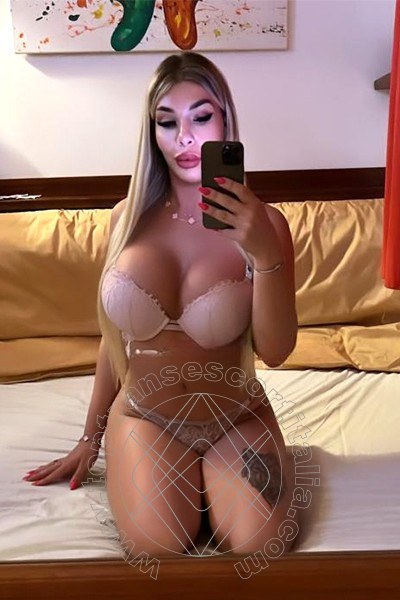 Foto selfie 17 di Biondina Napoletana transexescort Perugia