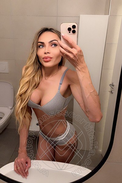 Foto selfie 1 di Chrystal Medeiros Pornostar transexescort Montesilvano