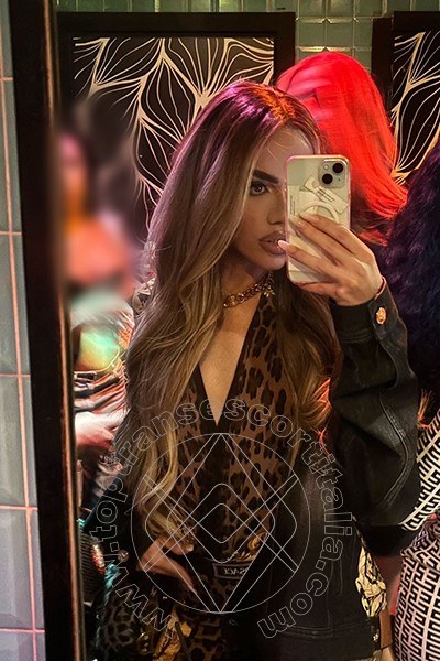 Foto selfie 60 di Rafaella Menicucci Xxl transexescort Napoli