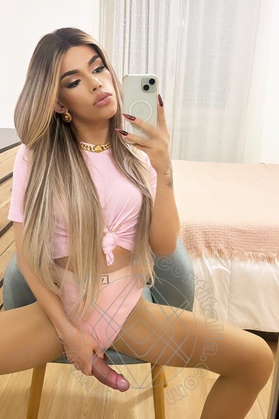 Foto selfie hot 11 di Rafaella Menicucci Xxl transexescort Milano