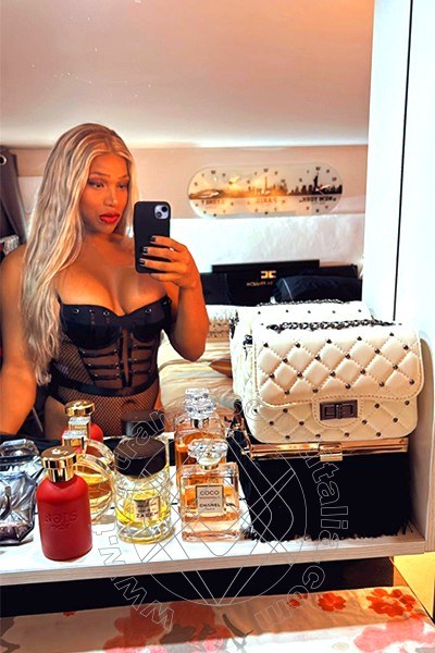 Foto selfie 35 di Adriana transexescort Napoli
