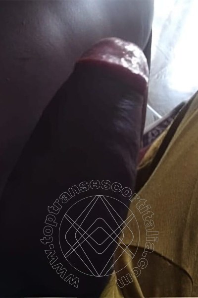 Foto selfie hot 5 di Virna La Super Dotata transexescort Milano
