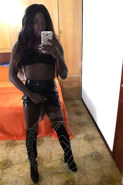 Foto selfie hot di Safira Sant'z transexescort Alba Adriatica